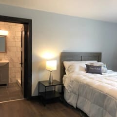Cozy Updated Queen Ground Floor Studio