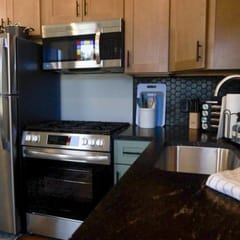 Modern Queen Apartment at The Victorian Unit E