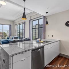 1 Queen Bedroom w/ City Views - Leonard Building
