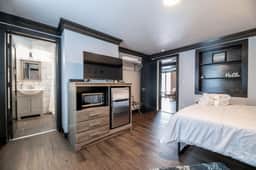 Queen Studio, Ground Floor Near Downtown Muskegon