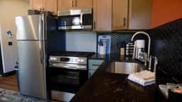 Modern Queen Apartment at The Victorian Unit E