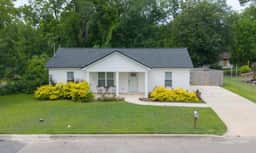 Clanton Cottage - A Modern Getaway in Thomasville - Image 5