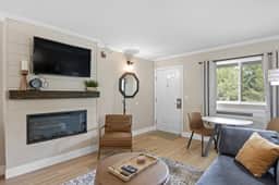 Cozy, Renovated Legends Fountain View - Unit 208 - Image 2