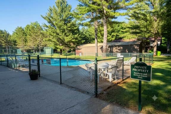 2 Bedroom Condo in the Woods Pool Beach Skiing