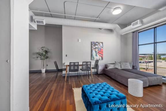 Luxury 2 Bedroom Apartment - Leonard Building