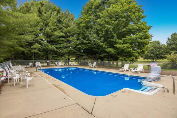 Charming Golf Course Retreat | Pool, Beach Access