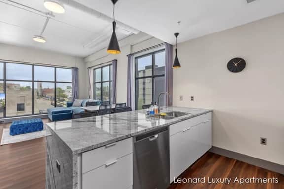 1 Queen Bedroom w/ City Views - Leonard Building