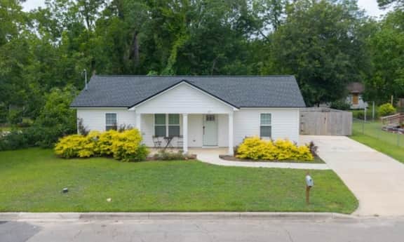 Clanton Cottage - A Modern Getaway in Thomasville - Image 5