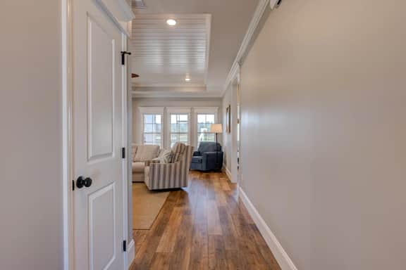 Stunning Waterfront Retreat: Spacious 4BR/2BA Home - Image 2