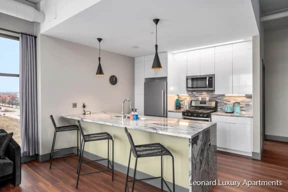Waterfront Views Apartment - Leonard Building
