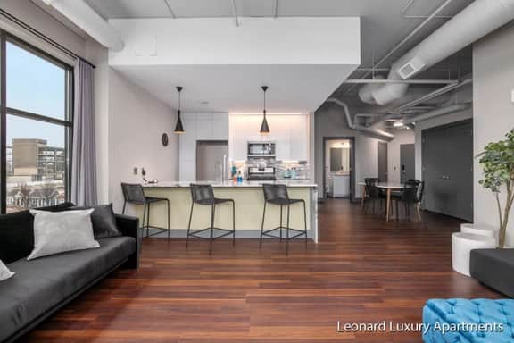 Waterfront Views Apartment - Leonard Building