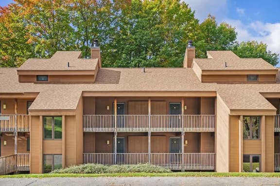 Spacious Bellaire Condo | Sleeps 12 + Beach