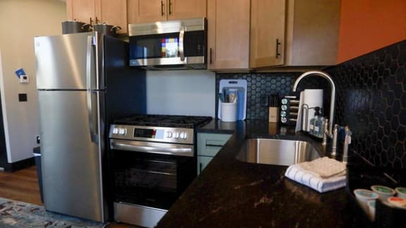 Modern Queen Apartment at The Victorian Unit E - Image 1