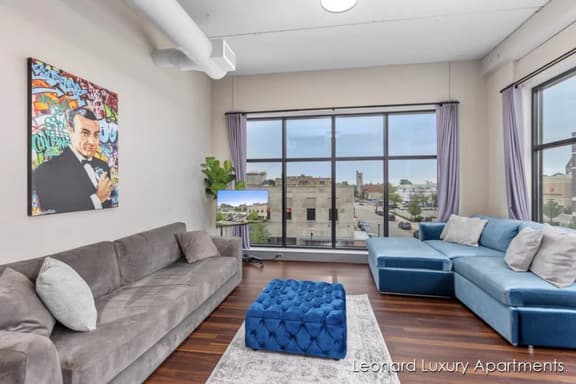 1 Queen Bedroom w/ City Views - Leonard Building