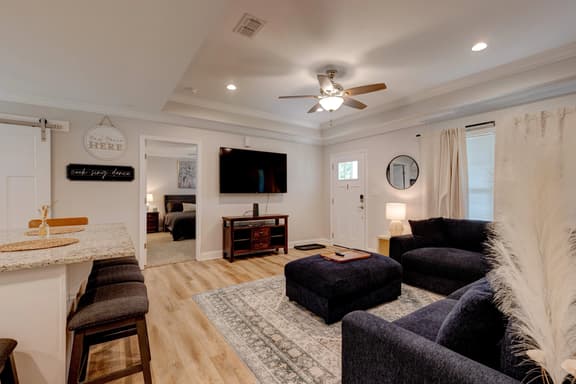 Clanton Cottage - A Modern Getaway in Thomasville - Image 1