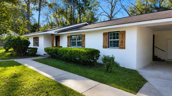 Charming 4BR/2BA Home -Fenced Yard & Fireplace! - Image 1