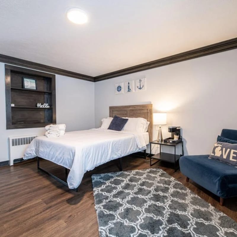 Queen Studio, Ground Floor Near Downtown Muskegon