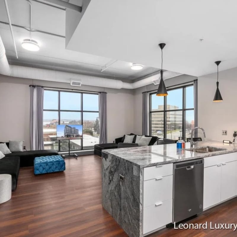 Waterfront Views Apartment - Leonard Building